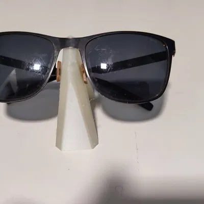 Giá đỡ kính mát nhỏ gọn cho bàn làm việc