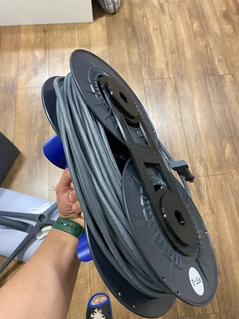 Giá đỡ dây cáp cho cuộn nhựa với đầu nối Starlink - Image 4