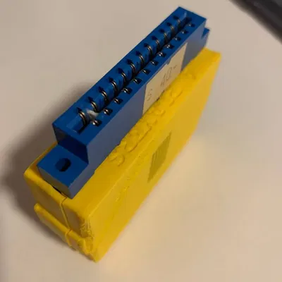 Bộ chuyển đổi cho 4 người chơi C64 phiên bản 1 của Hucky