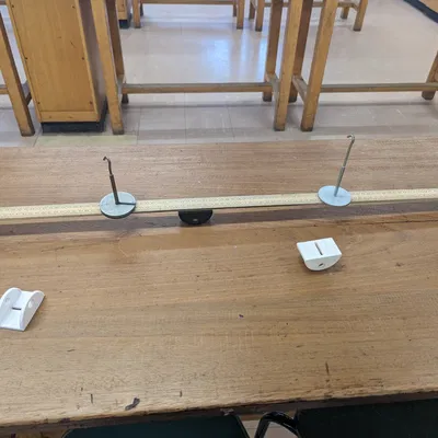 Giá đỡ cho thước mét với khả năng xoay và treo