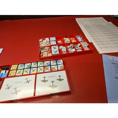 Giá đỡ thẻ bài cho trò chơi Skies Above Britain