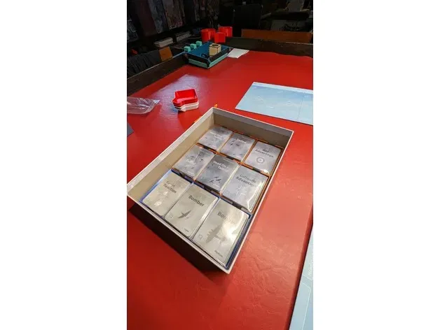 Giá đỡ thẻ bài cho trò chơi Skies Above Britain - Image 8