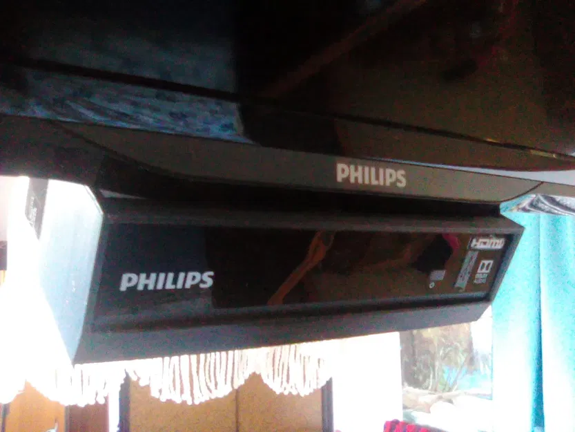 Giá treo hộp giải mã Philips treo tường - Image 1
