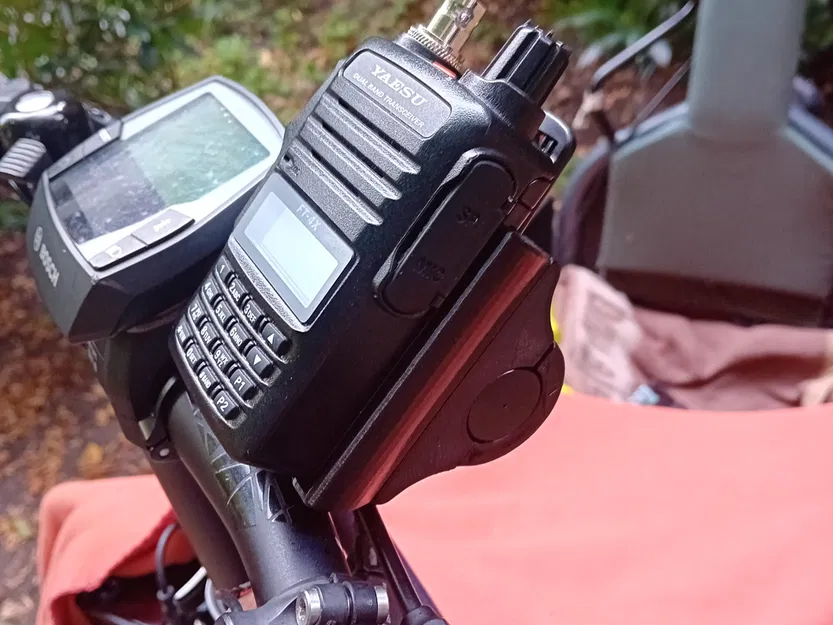 Giá đỡ tay lái cho máy bộ đàm Yaesu FT-4X - Image 2