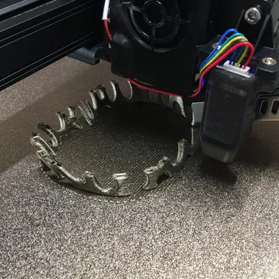 Tượng bán thân phụ nữ hồng báo phong cách Voronoi