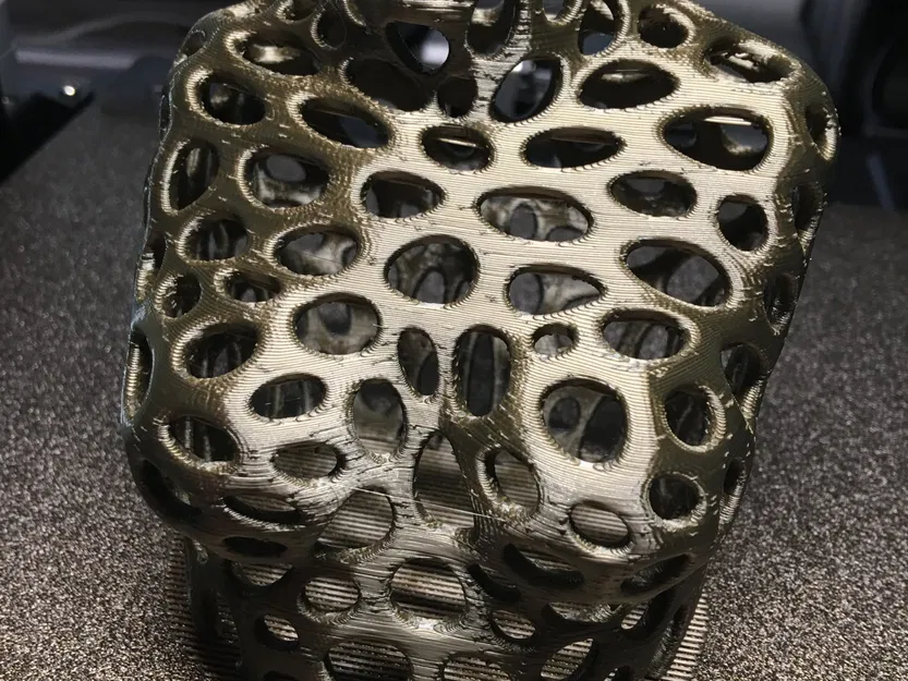 Tượng bán thân phụ nữ hồng báo phong cách Voronoi - Image 5