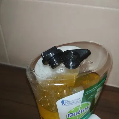 Nắp đậy Sagrotan với thiết kế có thể vặn vít