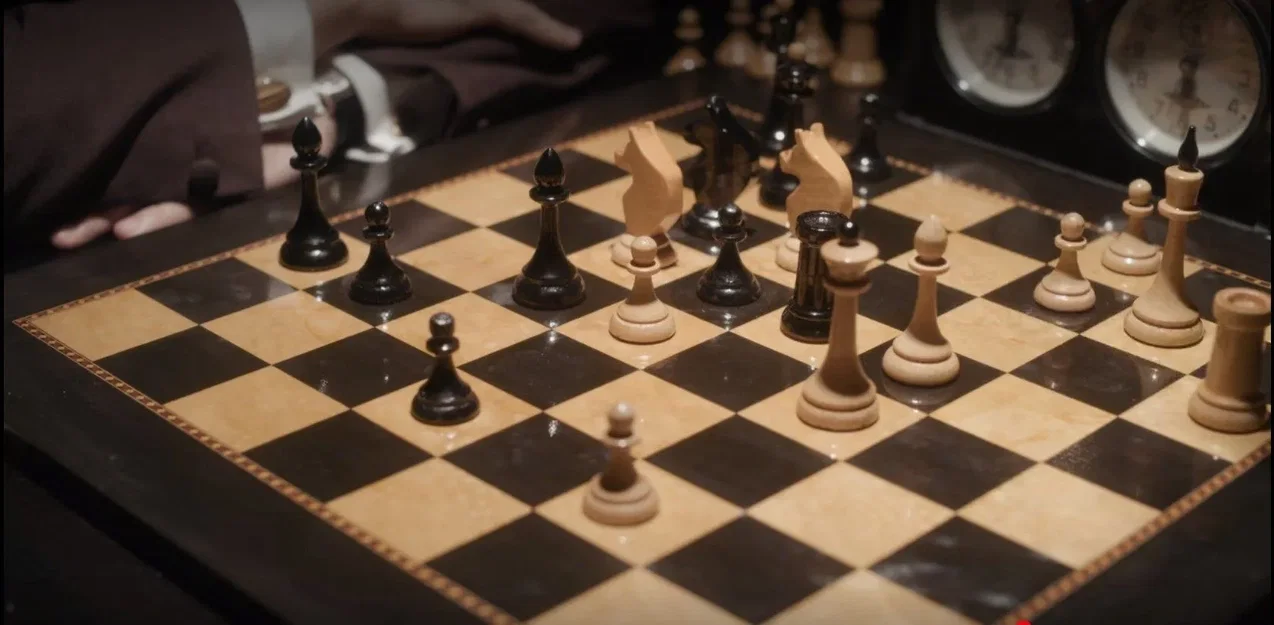 Bộ cờ vua trận đấu cuối cùng của Nữ hoàng's Gambit - Image 1
