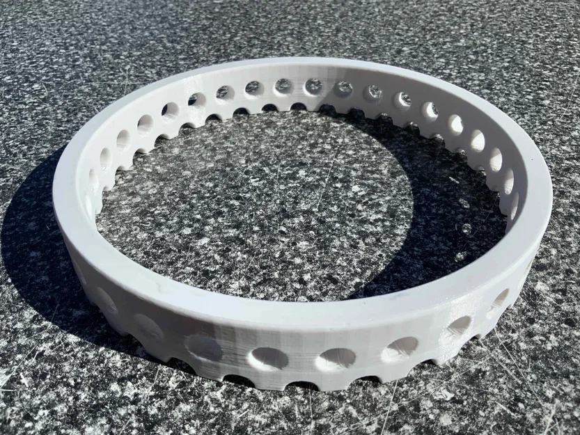 Hàng rào nhỏ ngăn sỏi rơi xuống cống thoát nước - Image 2