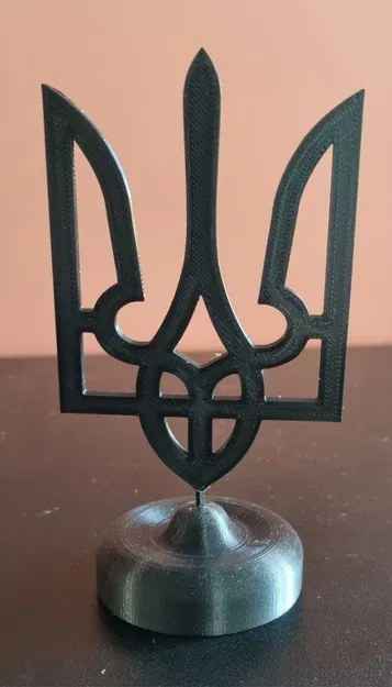 Trizub Ukraine với đế để đặt trên bàn - Image 1