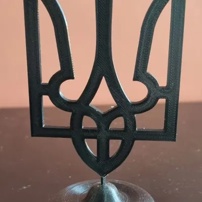 Trizub Ukraine với đế để đặt trên bàn