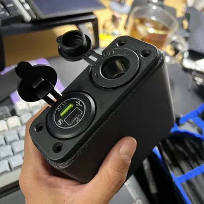 Hộp đựng 2 ổ cắm điện xe hơi cho Ford Maverick