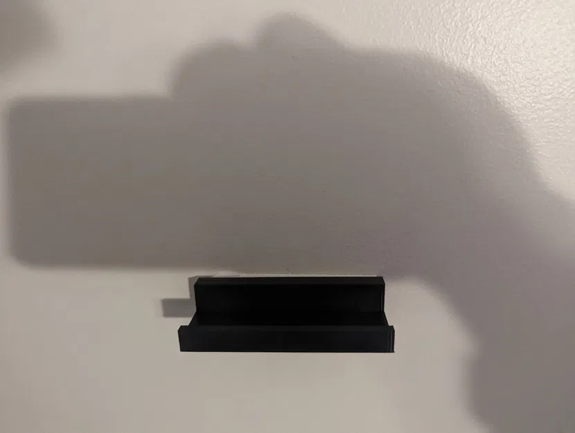 Giá treo bằng tốt nghiệp trên tường - Image 1