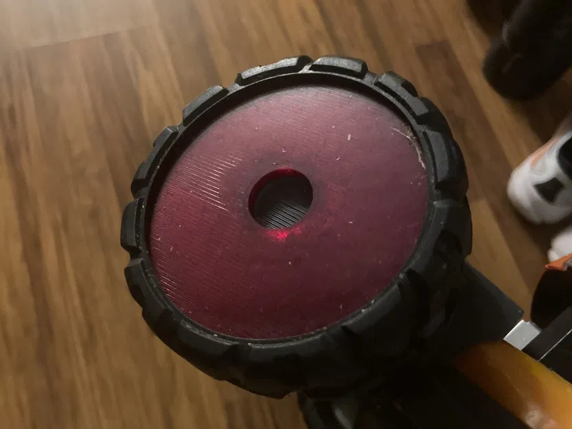 Thay thế bánh xe hỏng cho máy cắt cỏ đồ chơi Husqvarna trẻ em - Image 1