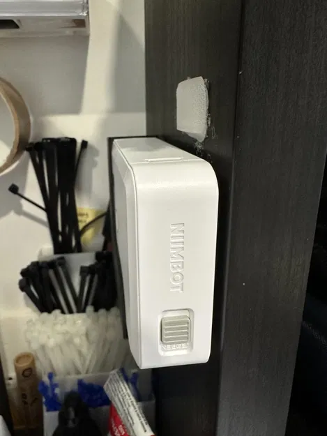 Giá đỡ Niimbot D110 với truy cập dễ dàng các cổng kết nối - Image 5