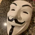 Mặt nạ Guy Fawkes từ phim V for Vendetta - Thumbnail 1