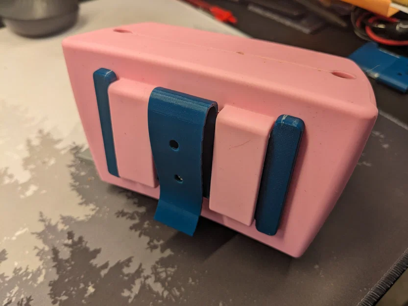 Kẹp thắt lưng cho túi thưởng chó từ thetrainerspouch.com - Image 1