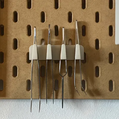 Giá đỡ nhíp nhỏ Skadis của IKEA