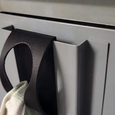 Móc treo khăn lắp vào tường mỏng trong tủ đồ