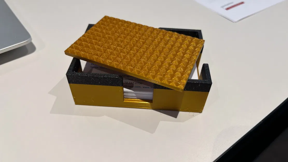 Giá đỡ danh thiếp có nắp bảo vệ cho chuyến đi dài - Image 2