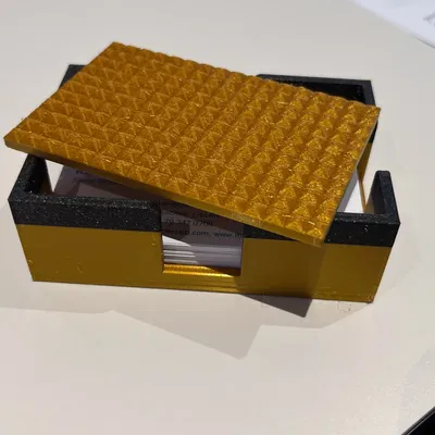 Giá đỡ danh thiếp có nắp bảo vệ cho chuyến đi dài