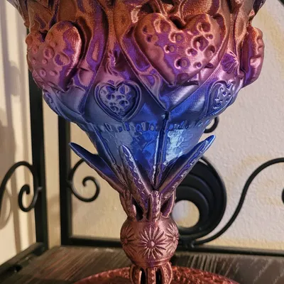 Cốc nghệ thuật hình trái tim với thiết kế độc đáo