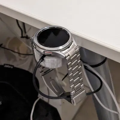 Giá đỡ sạc không dây cho Samsung Galaxy Watch trên bàn