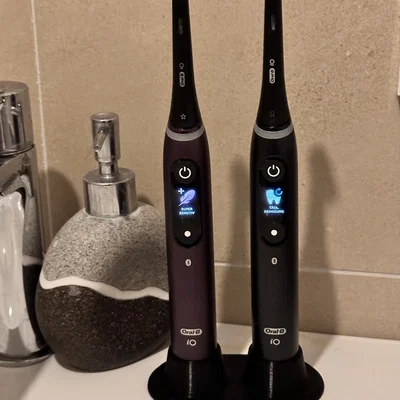 Giá đỡ bàn chải đánh răng Oral-B iO cho hai chiếc
