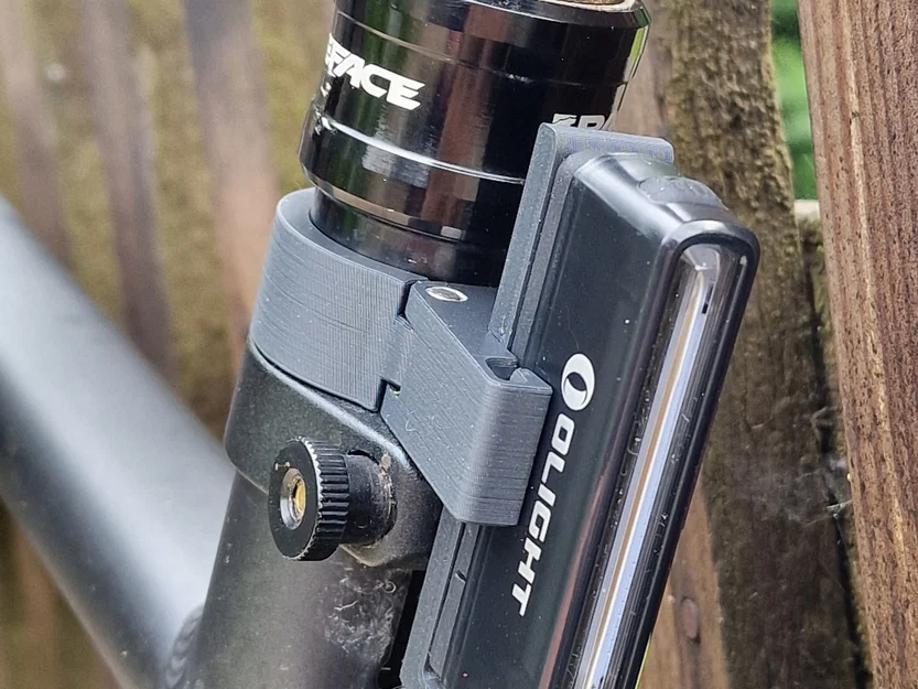 Giá đỡ đèn hậu xe đạp OLIGHT SEEMEE 30 - Image 1