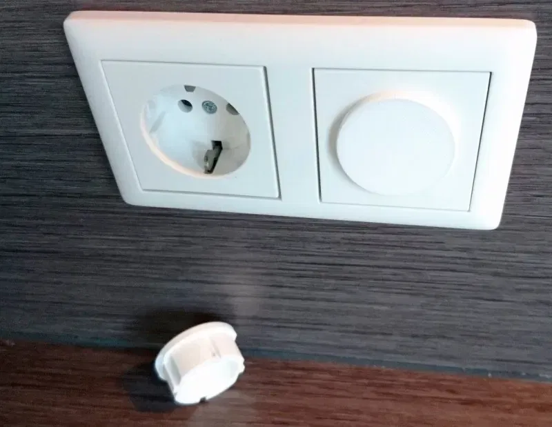 Nắp đậy chống bụi cho ổ cắm điện "Schuko" loại F - Image 2