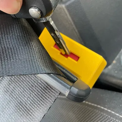 Khóa an toàn cho dây an toàn trẻ em trong ô tô