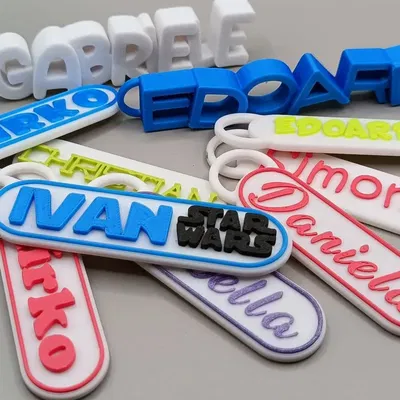 Móc khóa tên tùy chỉnh với nhiều màu sắc lựa chọn