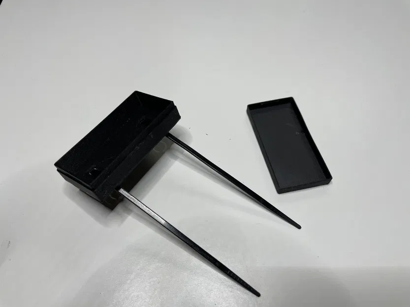 Hộp nhỏ gắn cáp để lưu trữ đồ vật - Image 1