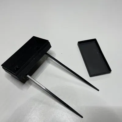 Hộp nhỏ gắn cáp để lưu trữ đồ vật