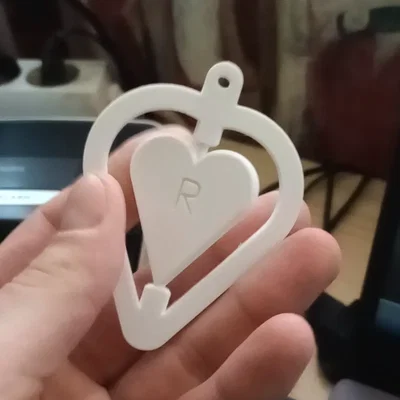 Móc khóa hình trái tim có khả năng xoay