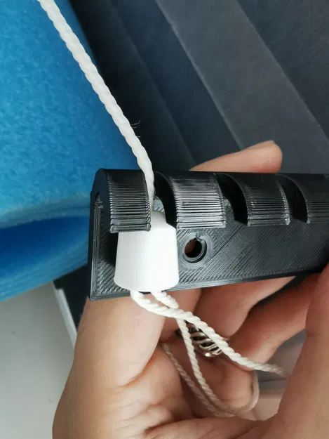 Giá đỡ dây cho máy sấy quần áo treo trần - Image 3