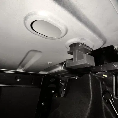 Móc treo túi trong cốp xe Dacia Logan II