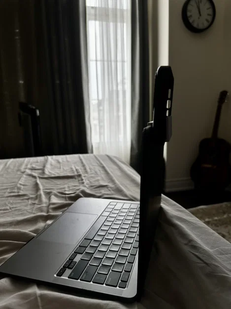 Giá đỡ iPhone cho MacBook M1 với ốp bảo vệ - Image 2