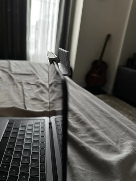 Giá đỡ iPhone cho MacBook M1 với ốp bảo vệ - Image 3