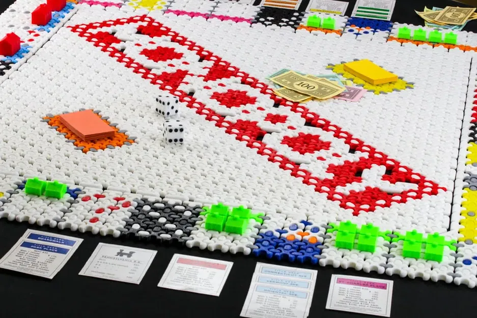 Bàn chơi Monopoly khổng lồ với FlexMesh xoay 45° - Image 1