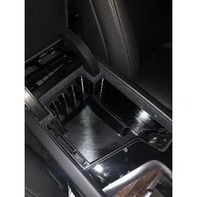 Tổ chức ngăn chứa trung tâm Volvo XC90