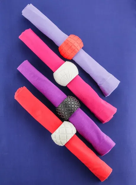 Mẫu thiết kế vòng khăn ăn khắc họa độc đáo - Image 1