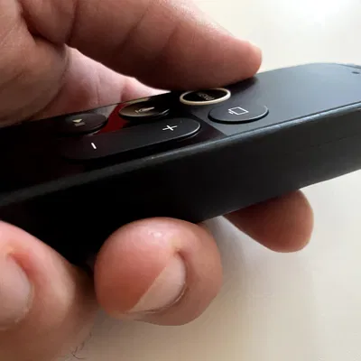 Giá đỡ điều khiển Apple TV tiện dụng