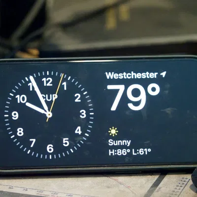 Giá đỡ Magsafe gọn nhẹ cho iPhone với chân đứng