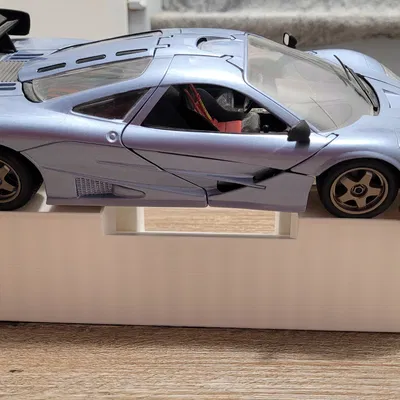 Giá đỡ trưng bày ô tô tỷ lệ 1:18 cao cấp