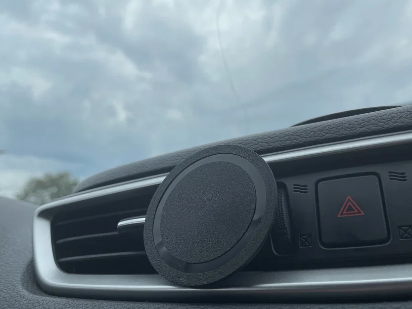 Giá đỡ điện thoại gắn trên cửa gió xe Magsafe đơn giản - Image 1