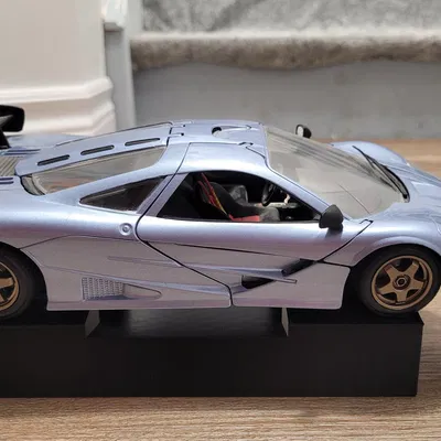 Giá đỡ trưng bày ô tô tỷ lệ 1:18