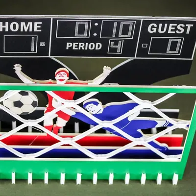 Cảnh bóng đá thể hiện niềm vui và nỗi buồn trong trận đấu