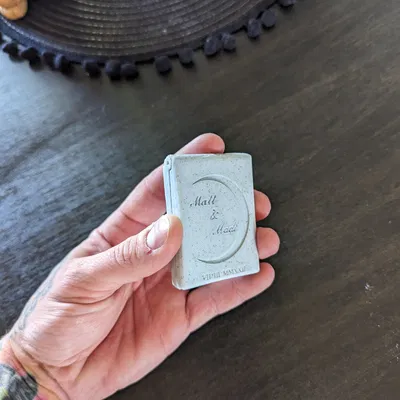 Hộp nhẫn cầu hôn dễ dàng giấu kín