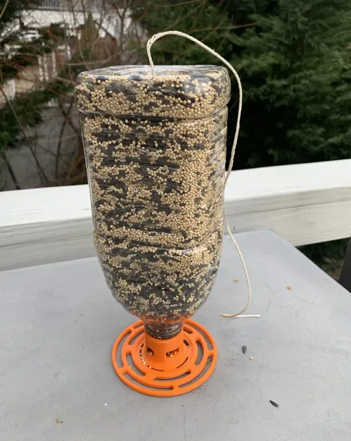 Máy cho chim từ chai tái chế Snapple và Ocean Spray - Image 3